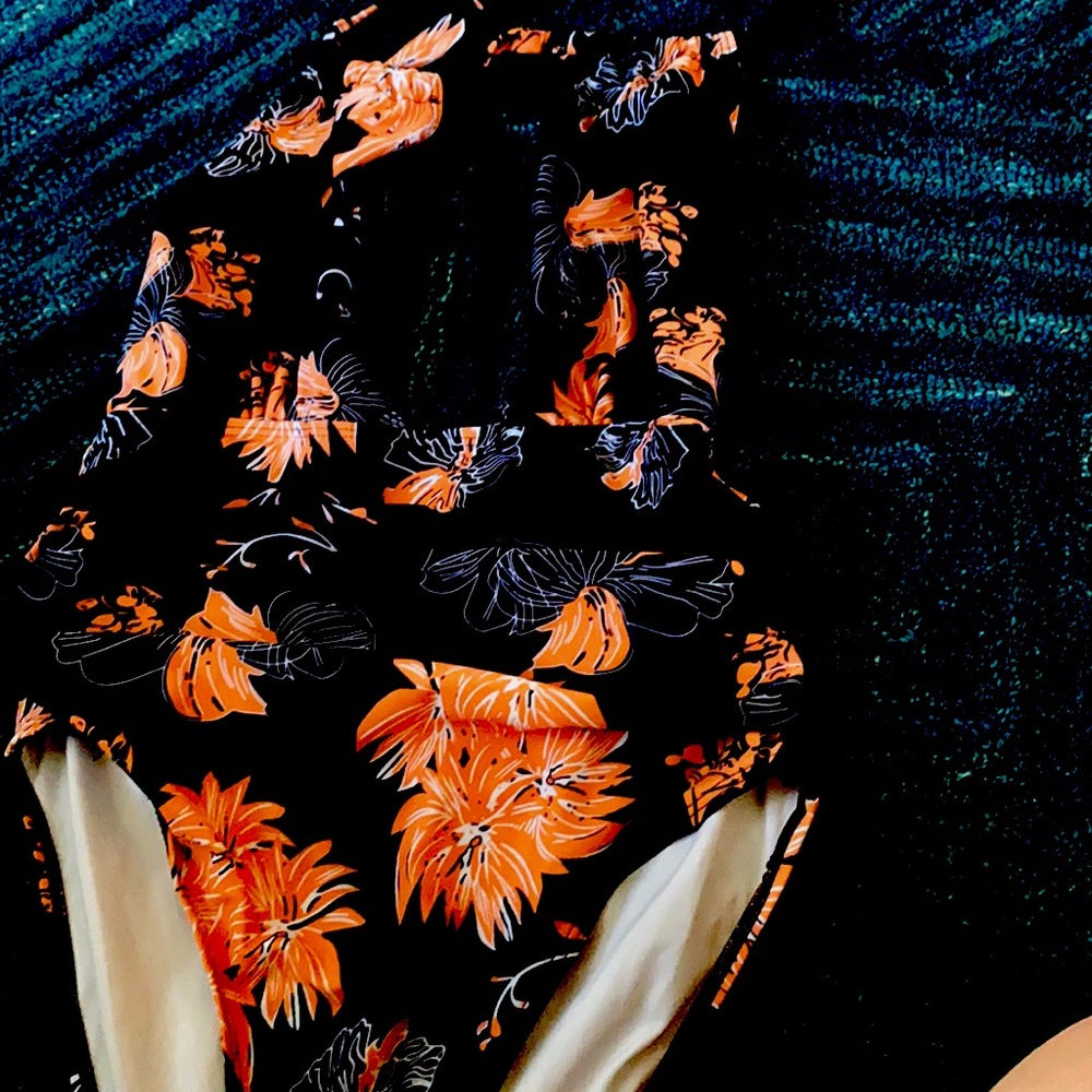 Bathing suit with flowers